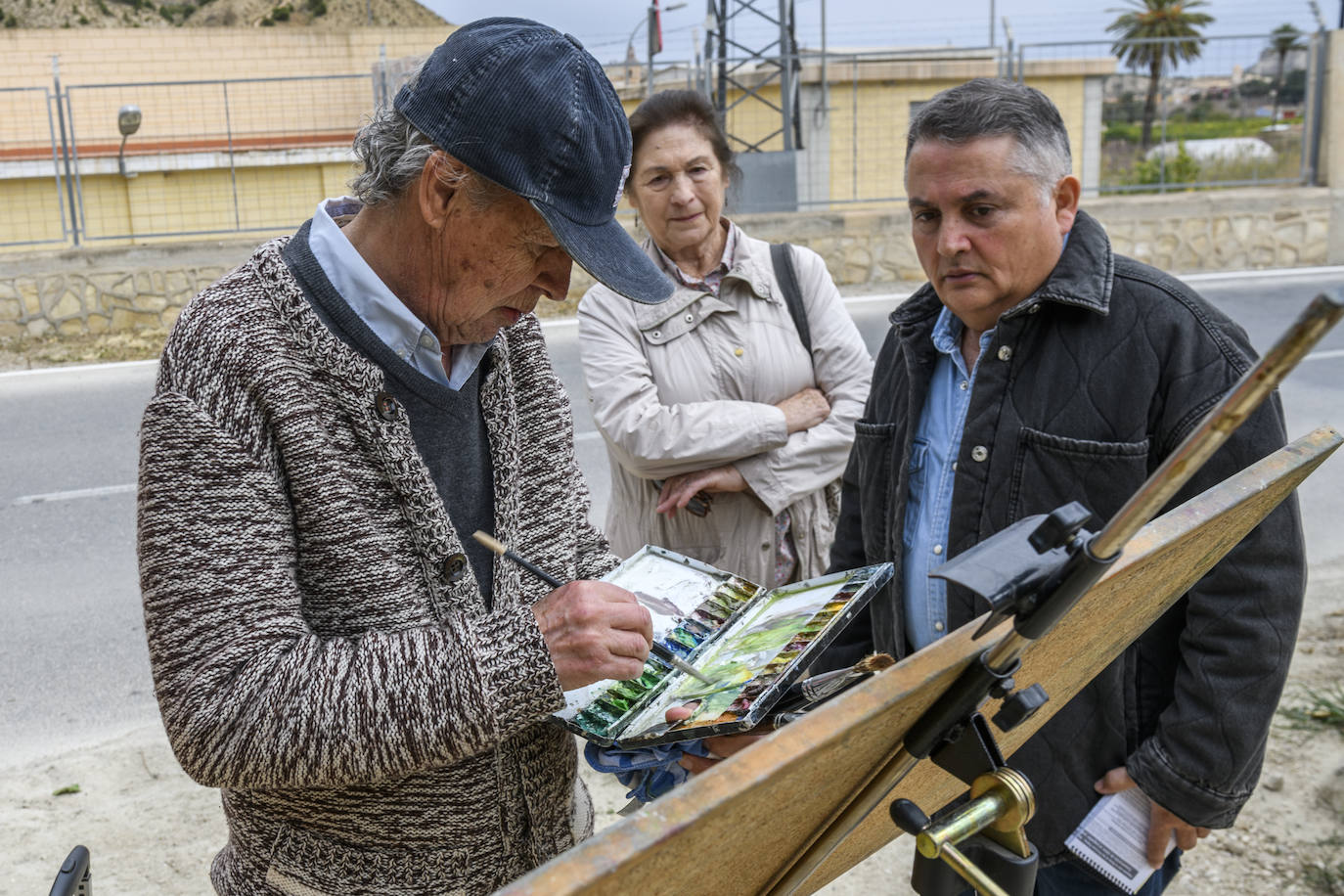 Pedro Serna pinta al aire libre en Ojós, en imágenes