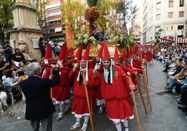 Procesión de la Cofradía del Santísimo Cristo de la Caridad en Murcia, este sábado.