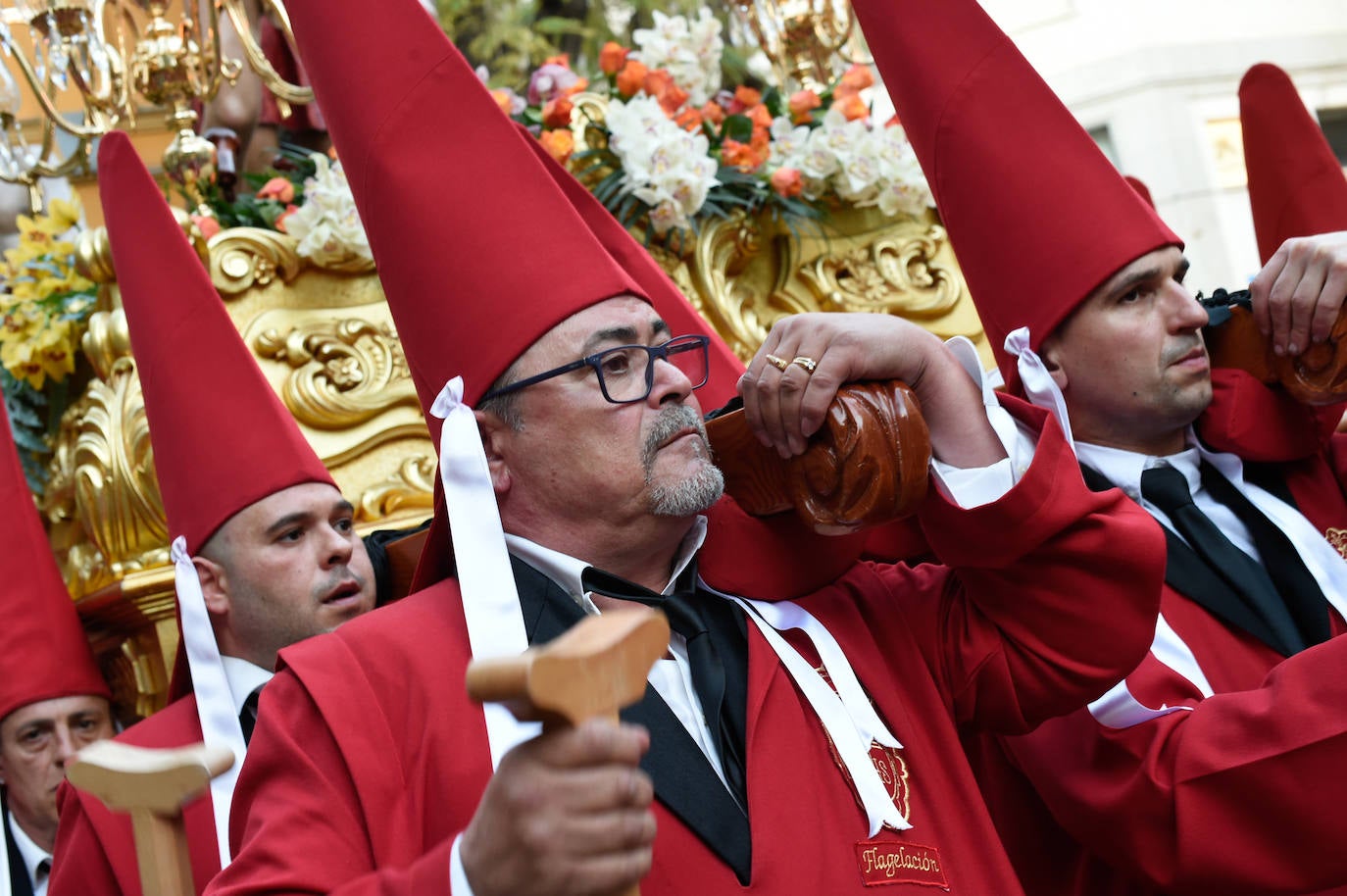 Procesión de la Cofradía del Santísimo Cristo de la Caridad en Murcia, en imágenes