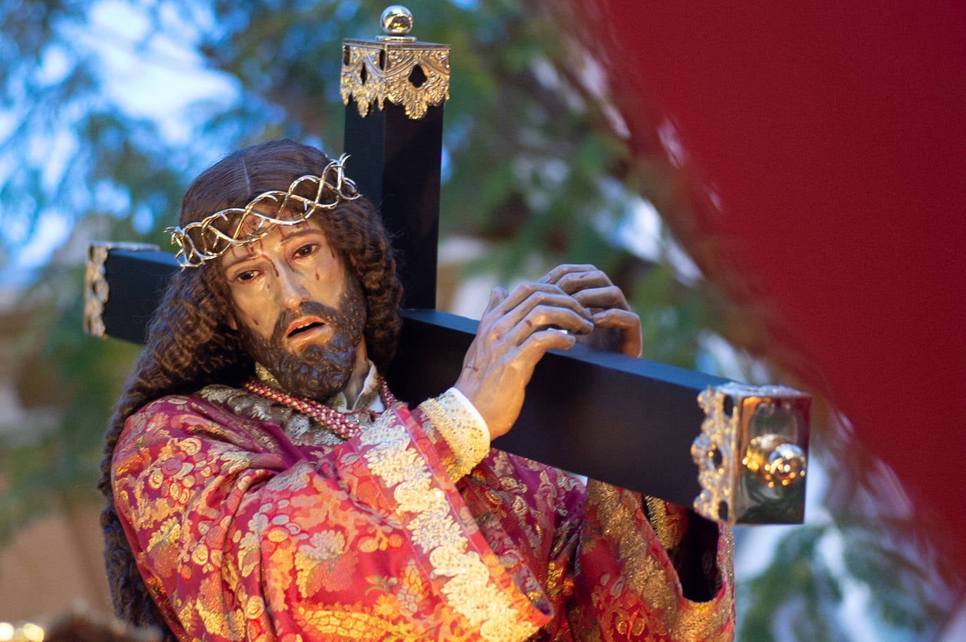 Procesión de la Cofradía del Santísimo Cristo de la Caridad en Murcia, en imágenes