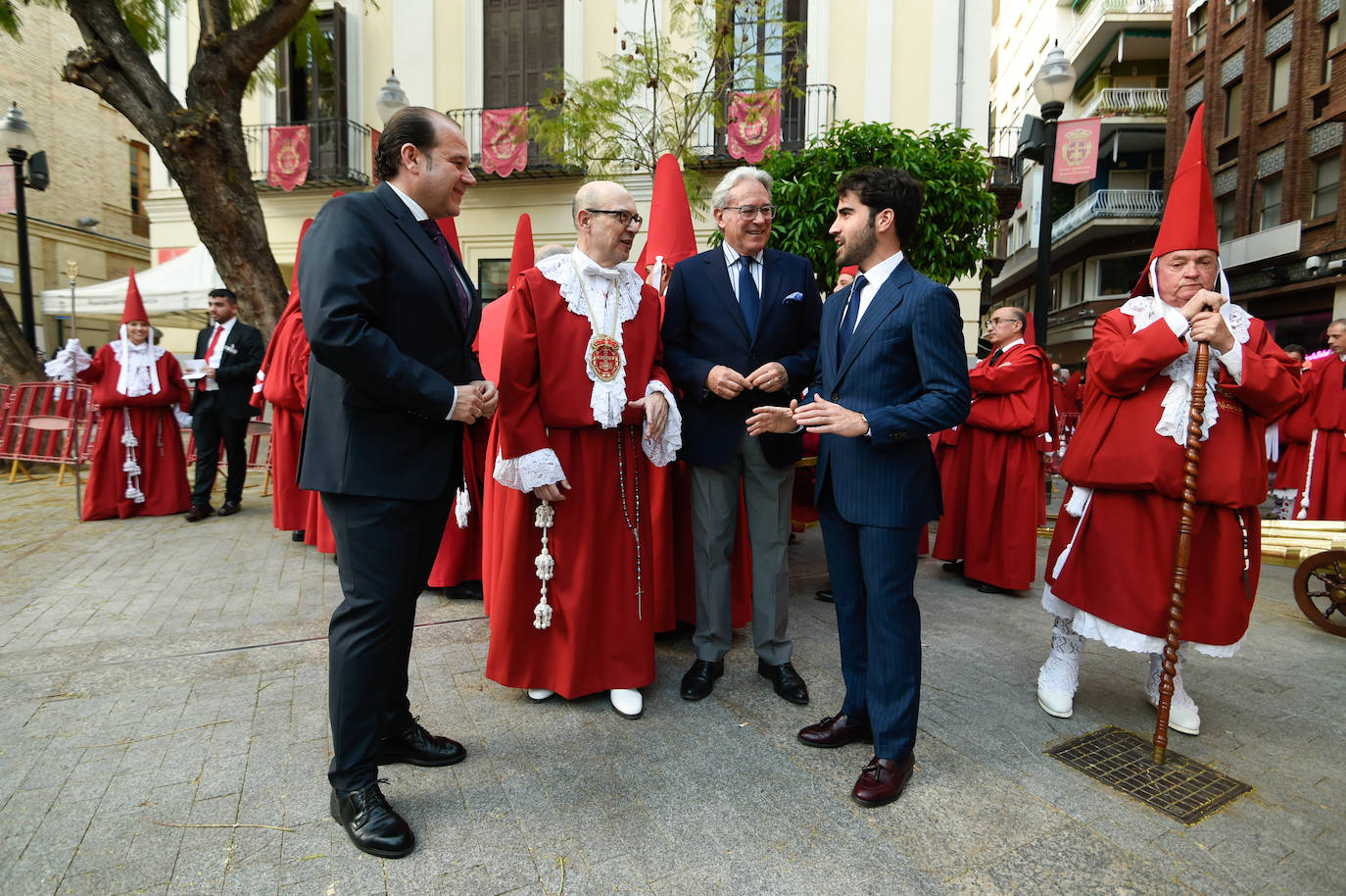 Procesión de la Cofradía del Santísimo Cristo de la Caridad en Murcia, en imágenes