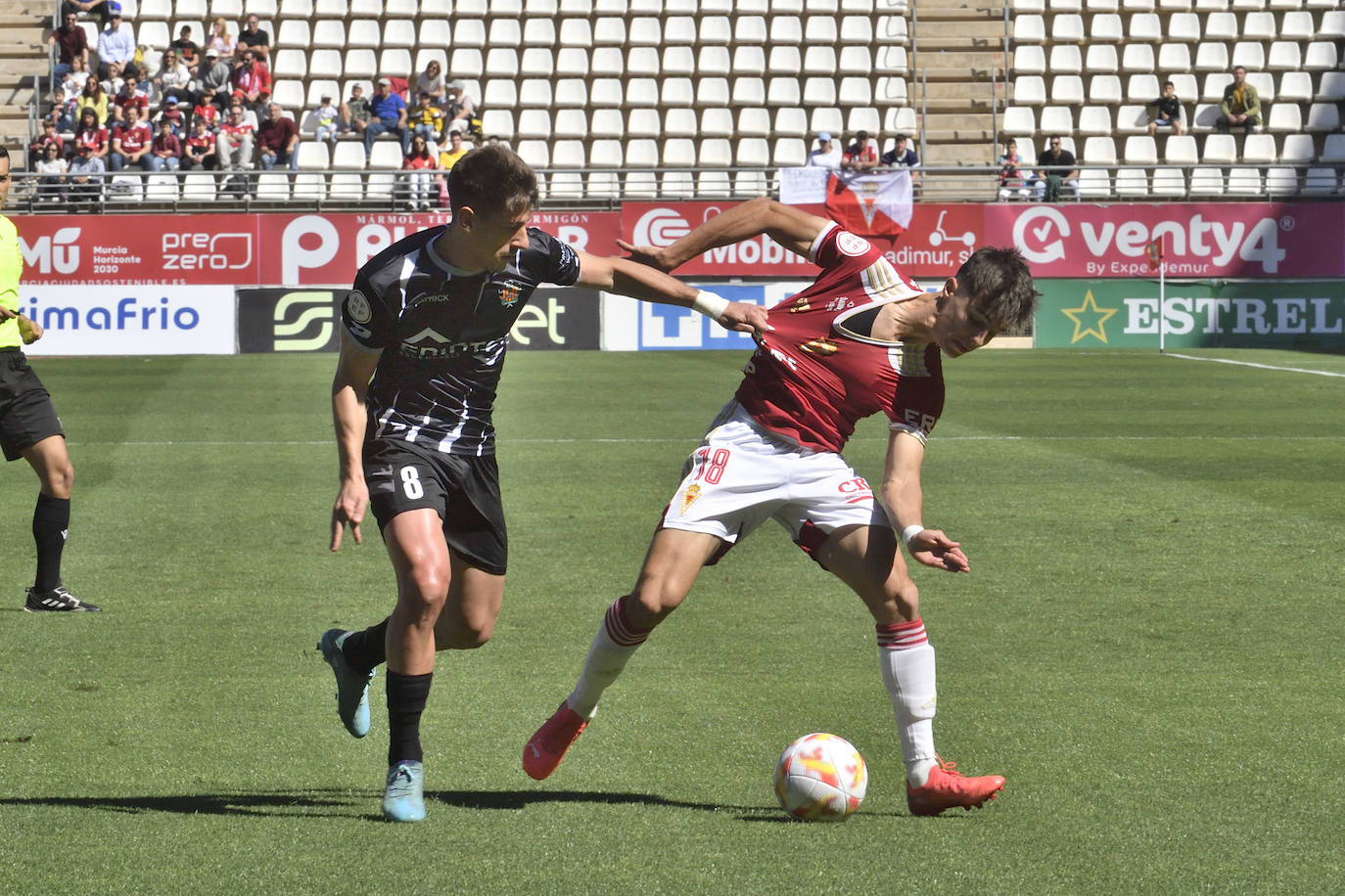 La victoria del Real Murcia frente al Cornellà, en imágenes