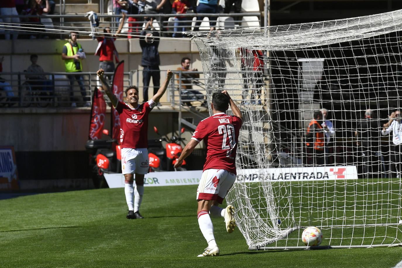 La victoria del Real Murcia frente al Cornellà, en imágenes