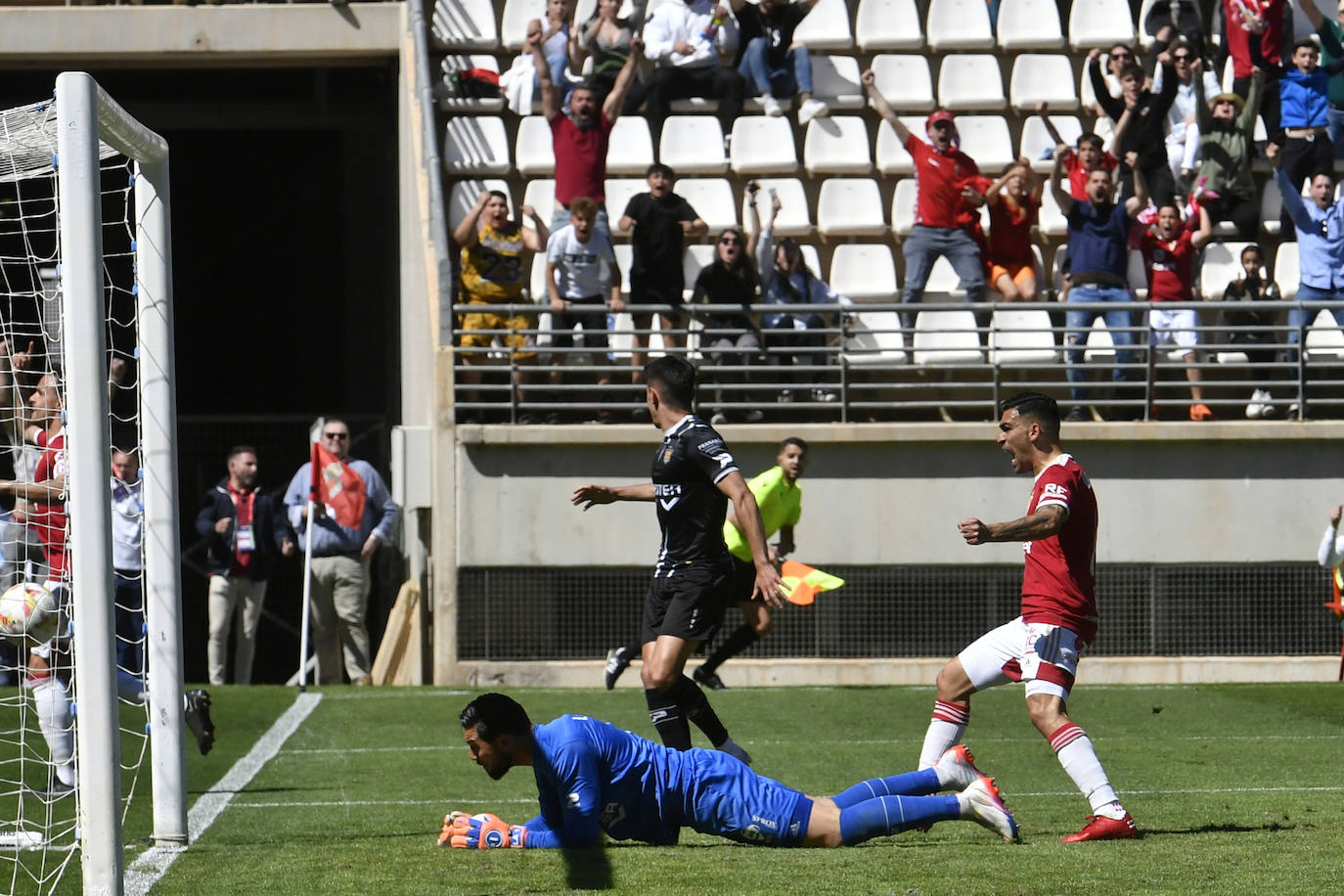 La victoria del Real Murcia frente al Cornellà, en imágenes