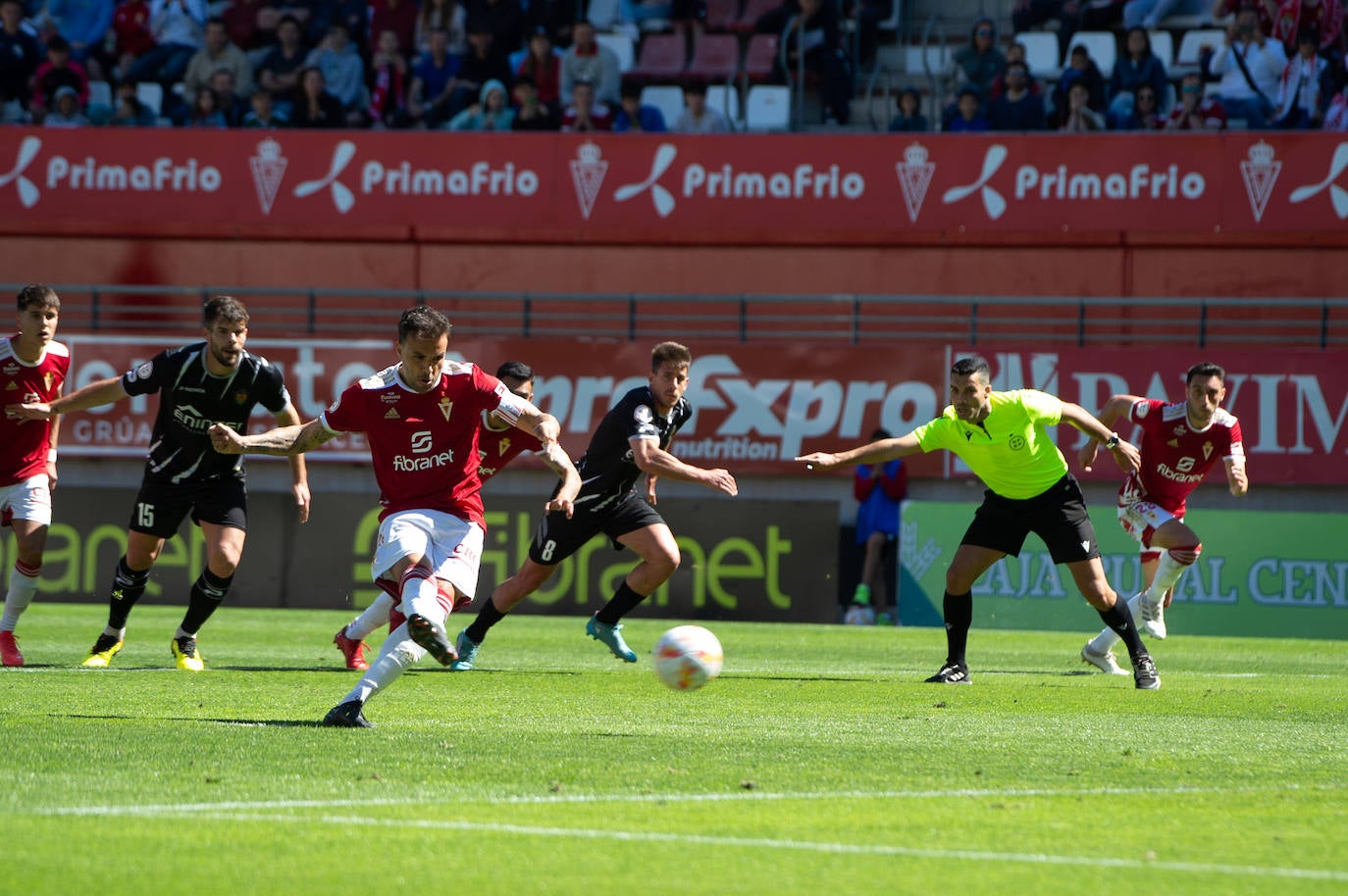 La victoria del Real Murcia frente al Cornellà, en imágenes