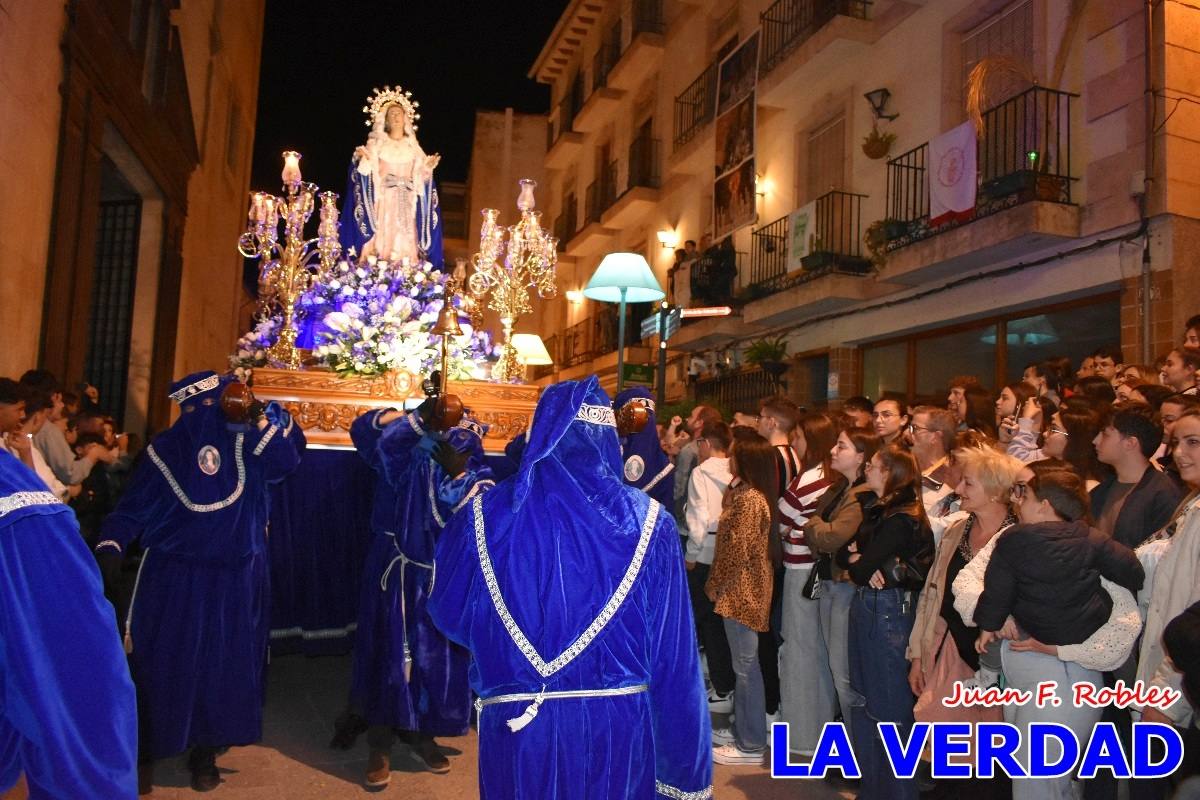 La procesión de la Virgen de los Dolores llena de recogimiento el casco antiguo de Caravaca