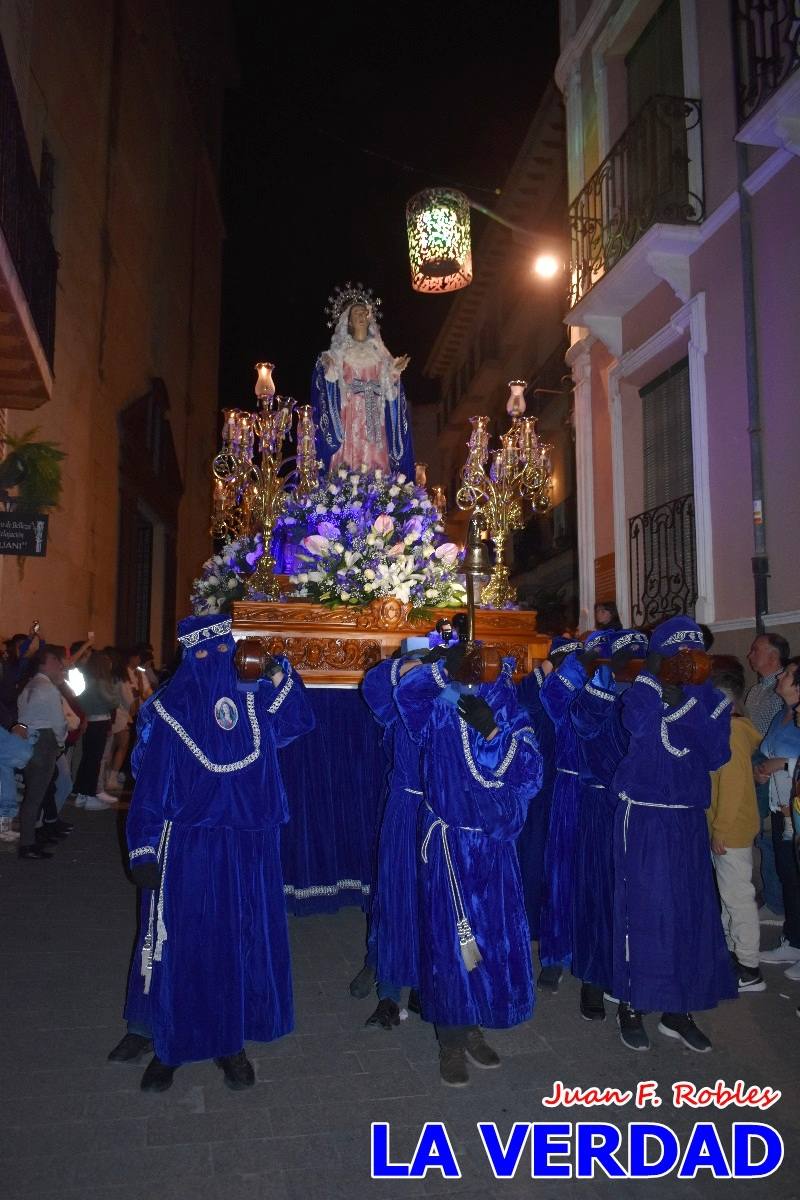La procesión de la Virgen de los Dolores llena de recogimiento el casco antiguo de Caravaca