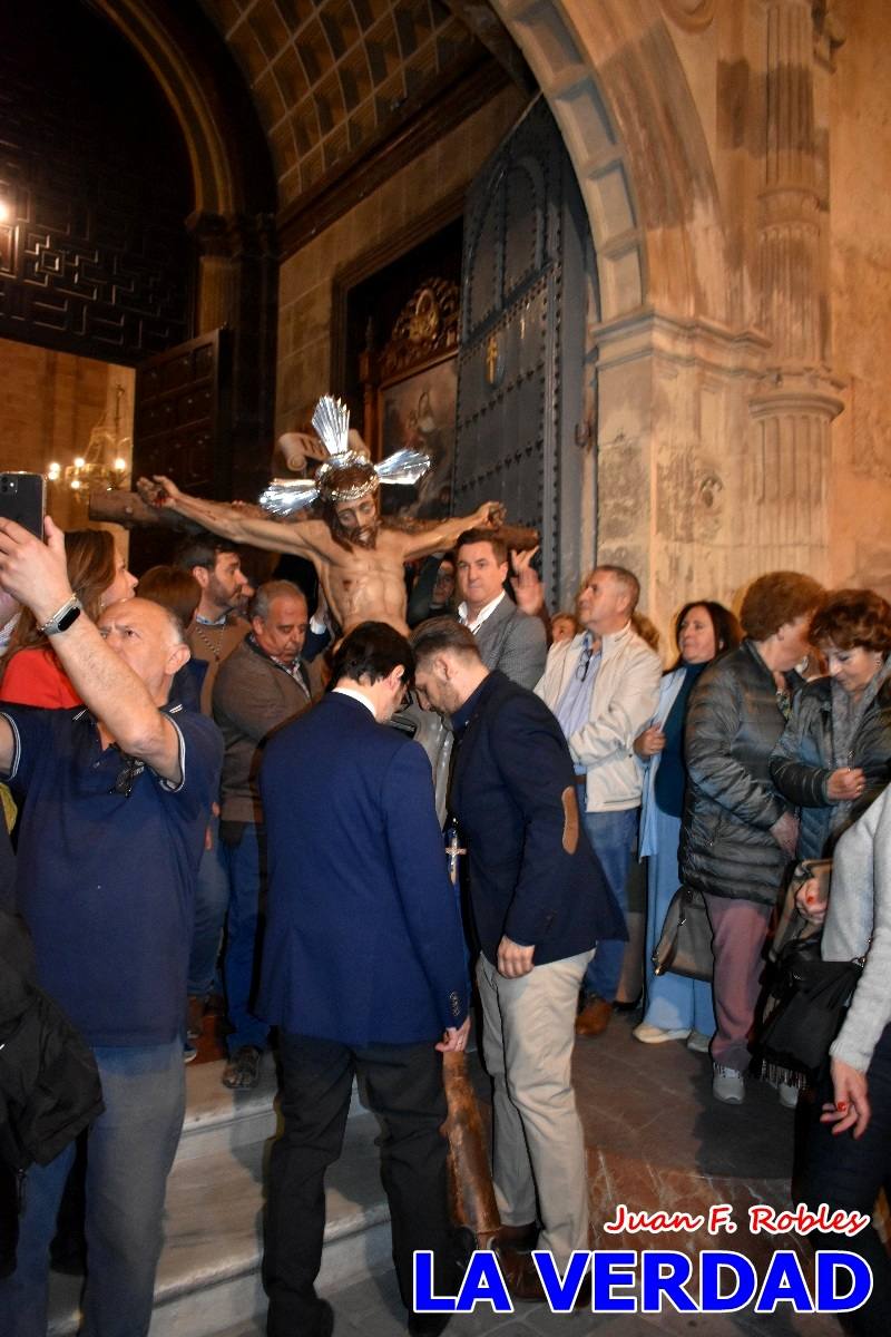 La procesión de la Virgen de los Dolores llena de recogimiento el casco antiguo de Caravaca