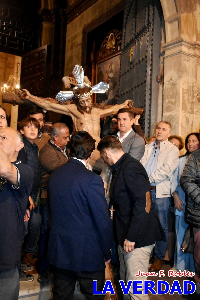 La procesión de la Virgen de los Dolores llena de recogimiento el casco antiguo de Caravaca