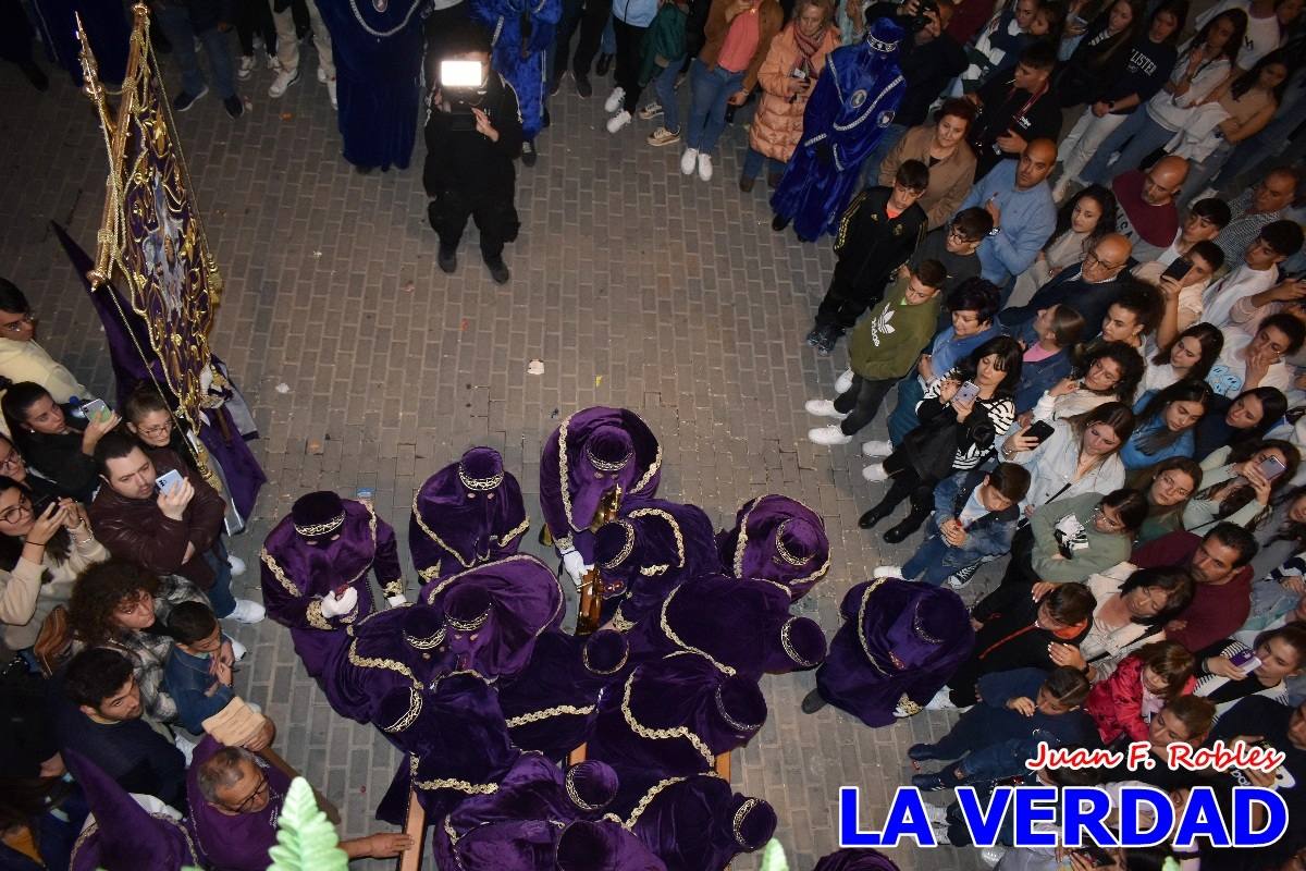La procesión de la Virgen de los Dolores llena de recogimiento el casco antiguo de Caravaca