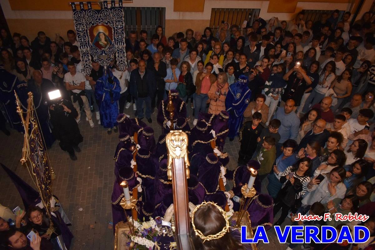 La procesión de la Virgen de los Dolores llena de recogimiento el casco antiguo de Caravaca