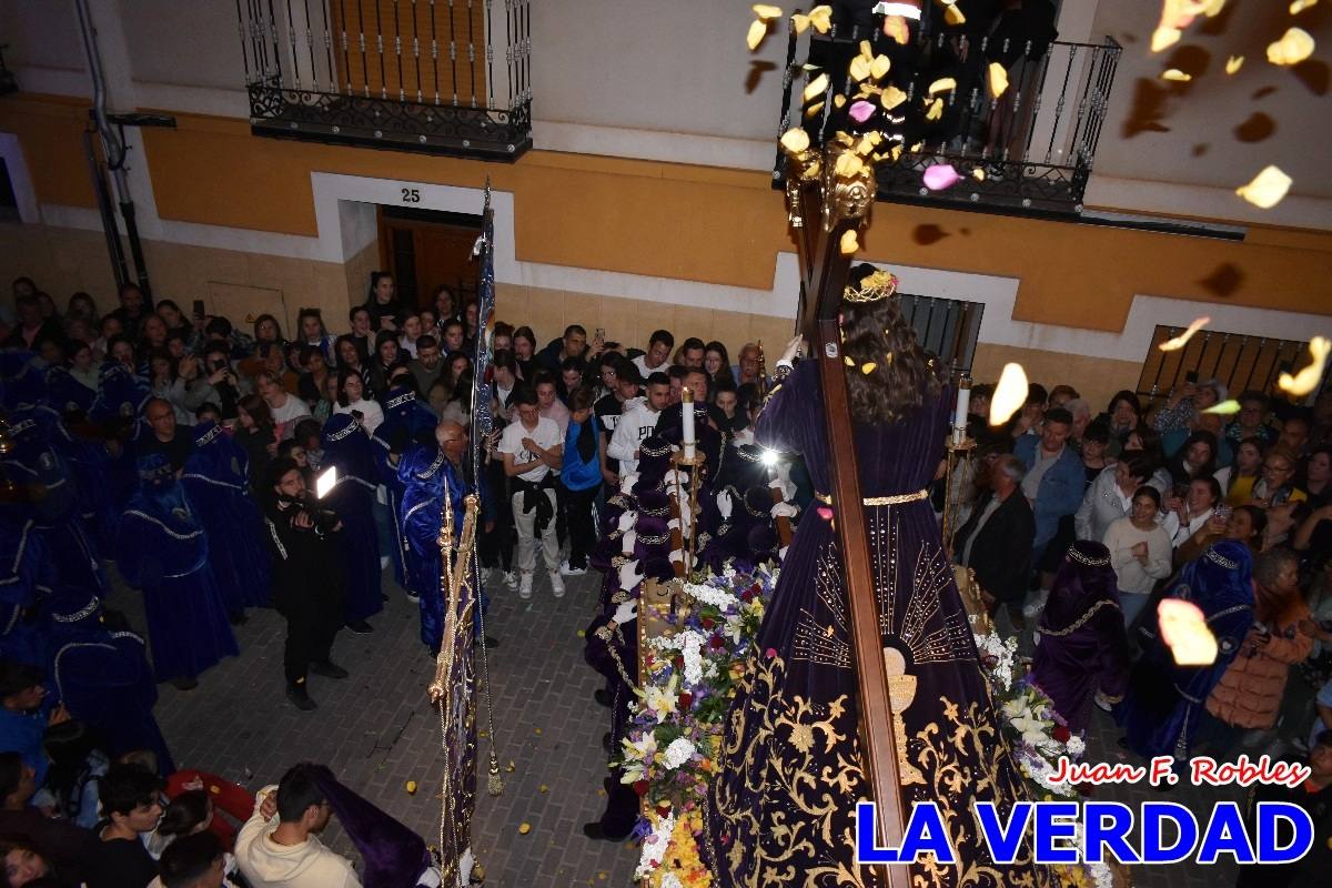 La procesión de la Virgen de los Dolores llena de recogimiento el casco antiguo de Caravaca