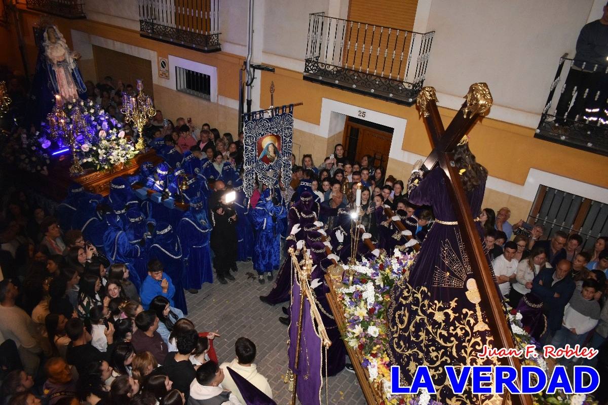 La procesión de la Virgen de los Dolores llena de recogimiento el casco antiguo de Caravaca