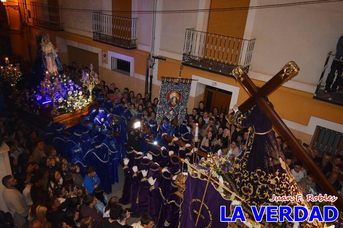 La procesión de la Virgen de los Dolores llena de recogimiento el casco antiguo de Caravaca