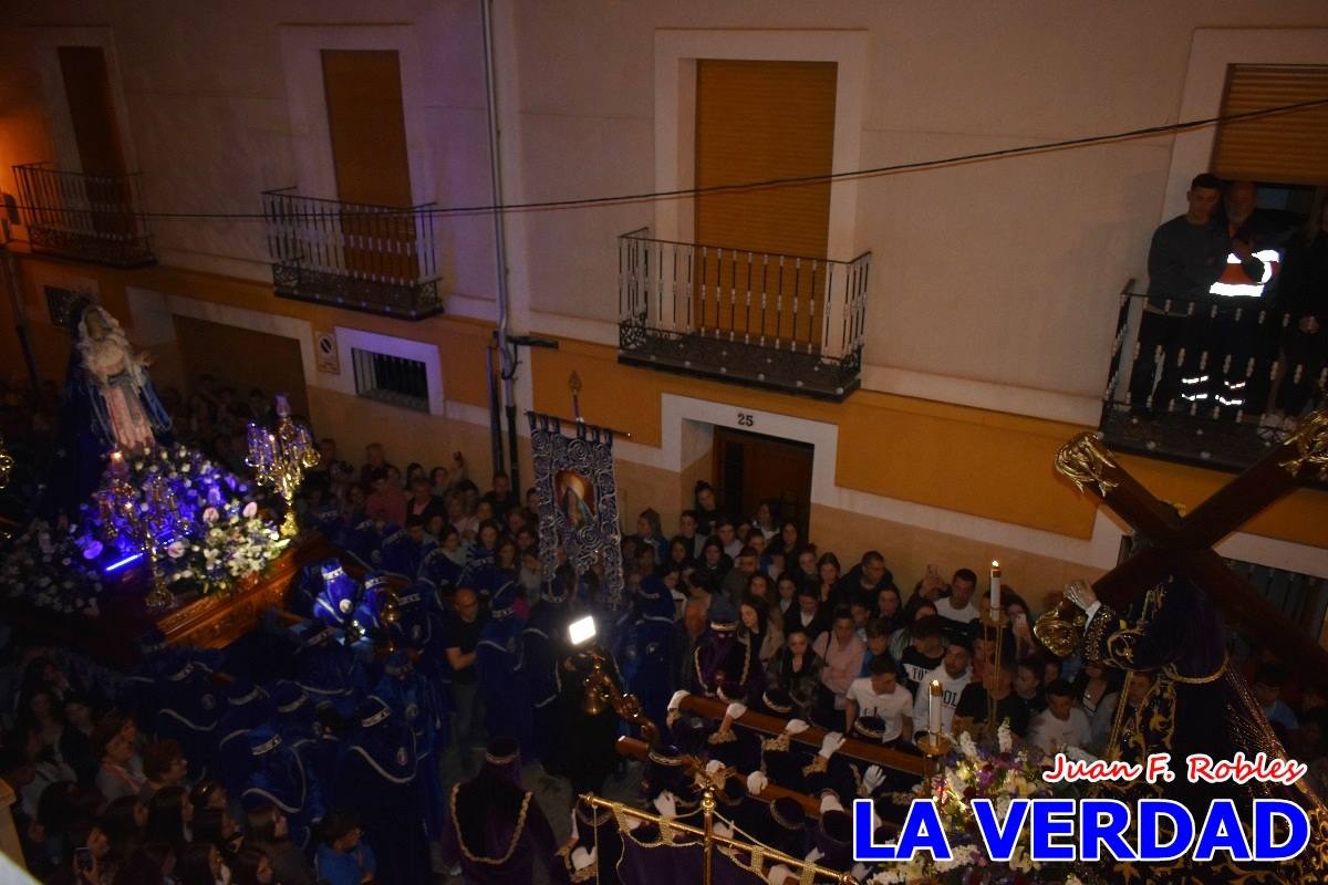 La procesión de la Virgen de los Dolores llena de recogimiento el casco antiguo de Caravaca