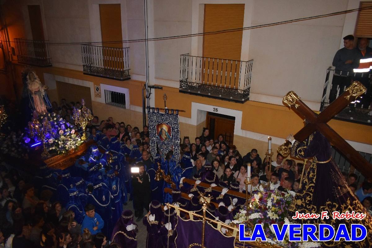 La procesión de la Virgen de los Dolores llena de recogimiento el casco antiguo de Caravaca