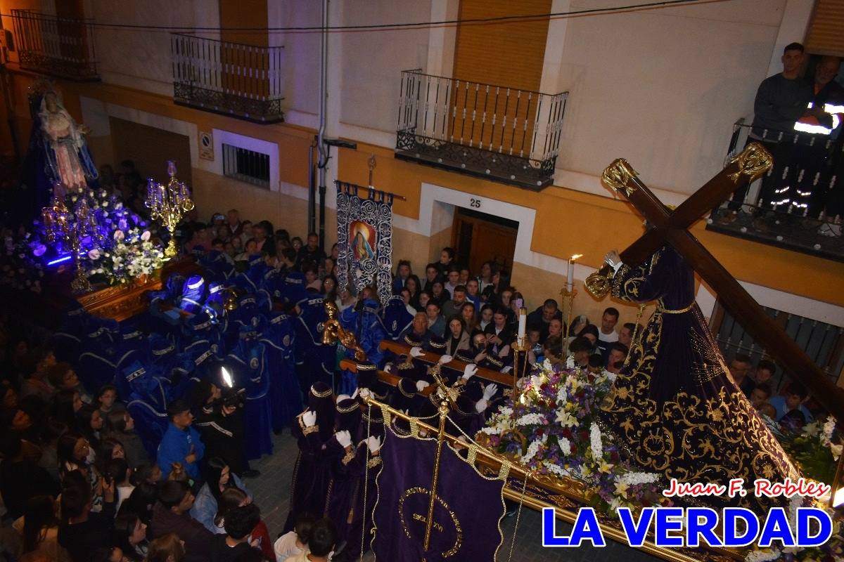 La procesión de la Virgen de los Dolores llena de recogimiento el casco antiguo de Caravaca