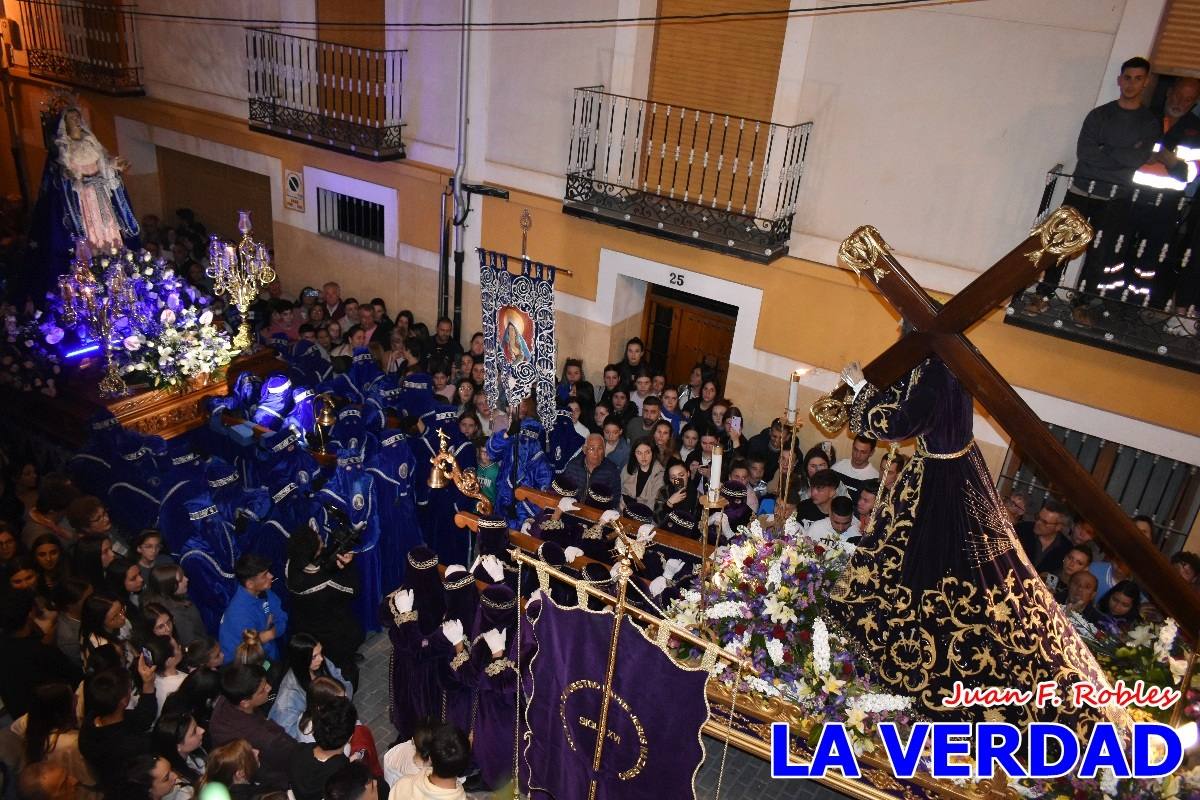 La procesión de la Virgen de los Dolores llena de recogimiento el casco antiguo de Caravaca
