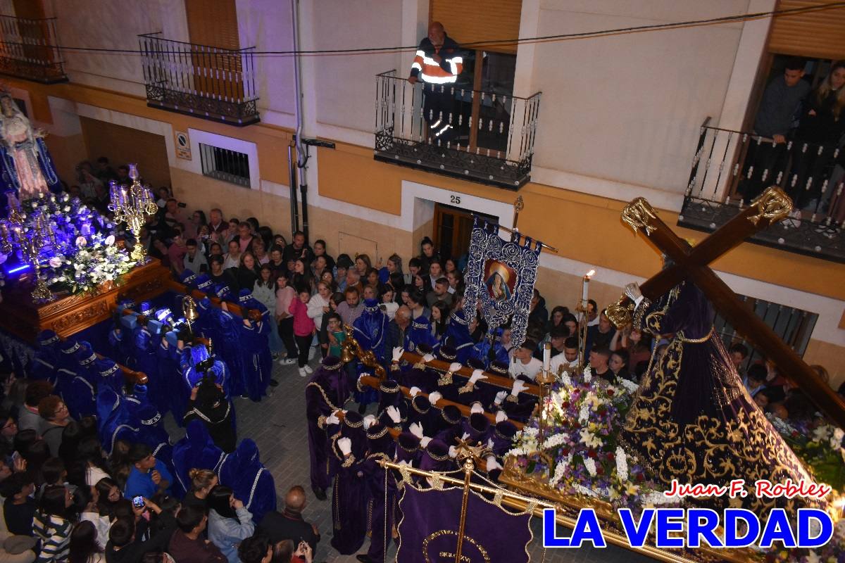 La procesión de la Virgen de los Dolores llena de recogimiento el casco antiguo de Caravaca