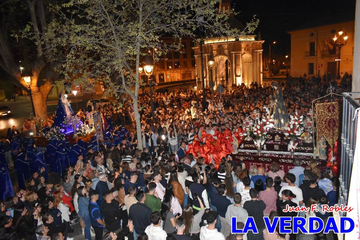 La procesión de la Virgen de los Dolores llena de recogimiento el casco antiguo de Caravaca