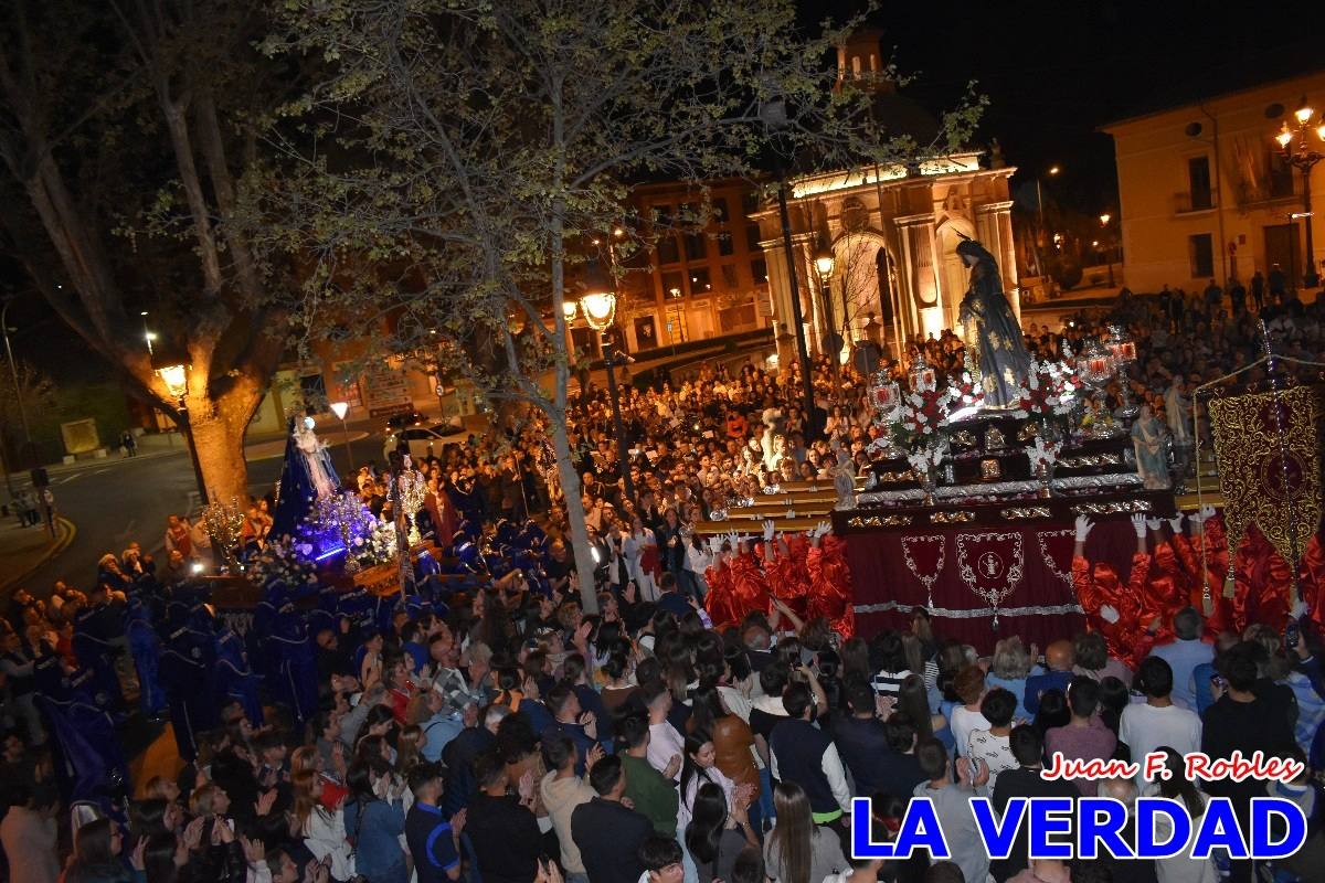 La procesión de la Virgen de los Dolores llena de recogimiento el casco antiguo de Caravaca