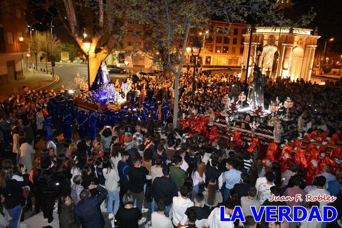 La procesión de la Virgen de los Dolores llena de recogimiento el casco antiguo de Caravaca
