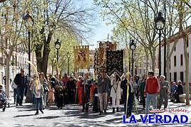 La procesión de Domingo de Ramos a su paso por La Corredera