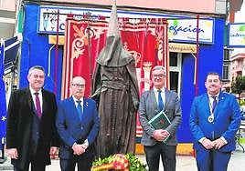 Joaquín Buendía, alcalde de Alcantarilla; José López Guillén, Cofrade Mayor 2023; Carlos Valcárcel, presentador de la Revista de Semana Santa, y José Sánchez del Cerro, presidente de la Junta de Hermandades.