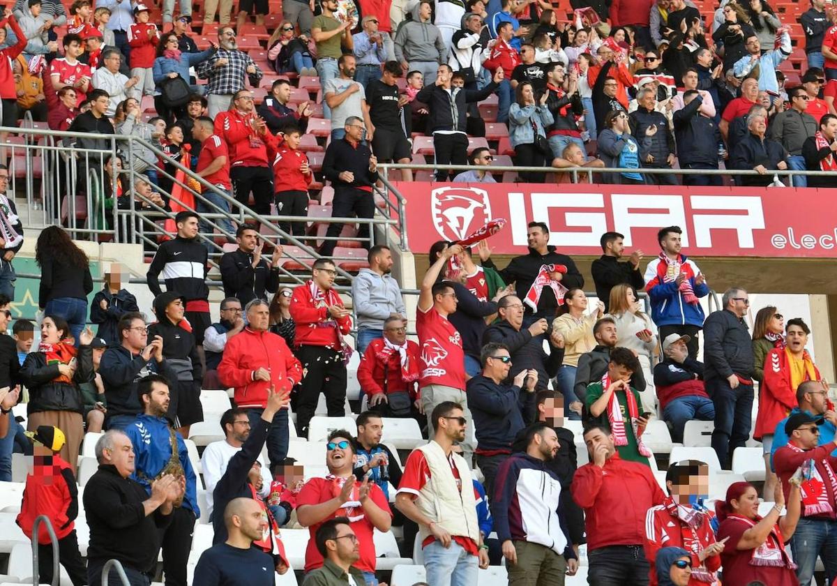 Búscate en las gradas del Enrique Roca en la victoria frente al Cornellá