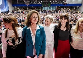 Teresa Fuentes (segunda por la derecha) junto a Yolanda Día, Carla Antonelli y Maite Navarro, este domingo en Madrid