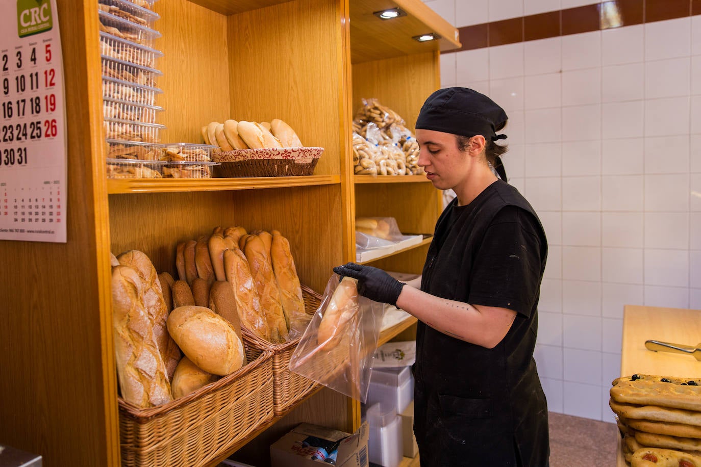 Así se hacen las famosas monas del Horno del Obispo