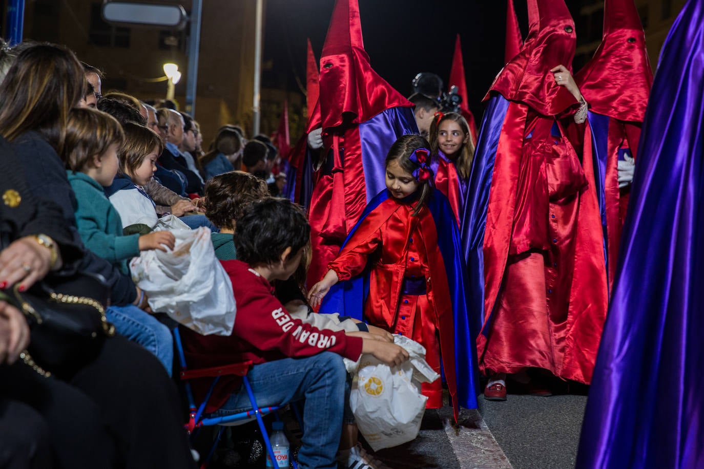 Los Azotes y el Cristo de Zalamea prenden el incienso de la Pasión La