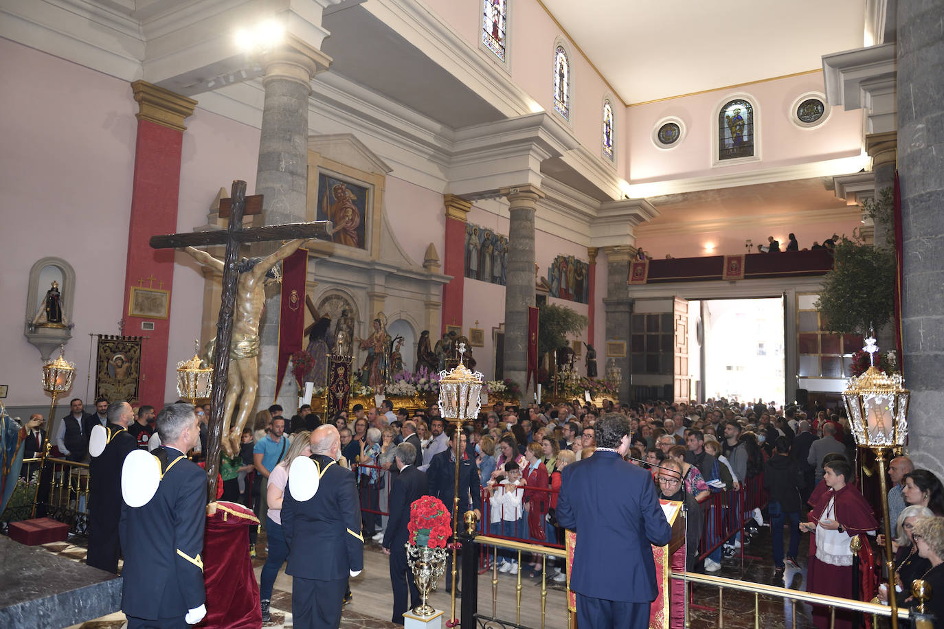 El besapié del Cristo del Perdón en Murcia, en imágenes