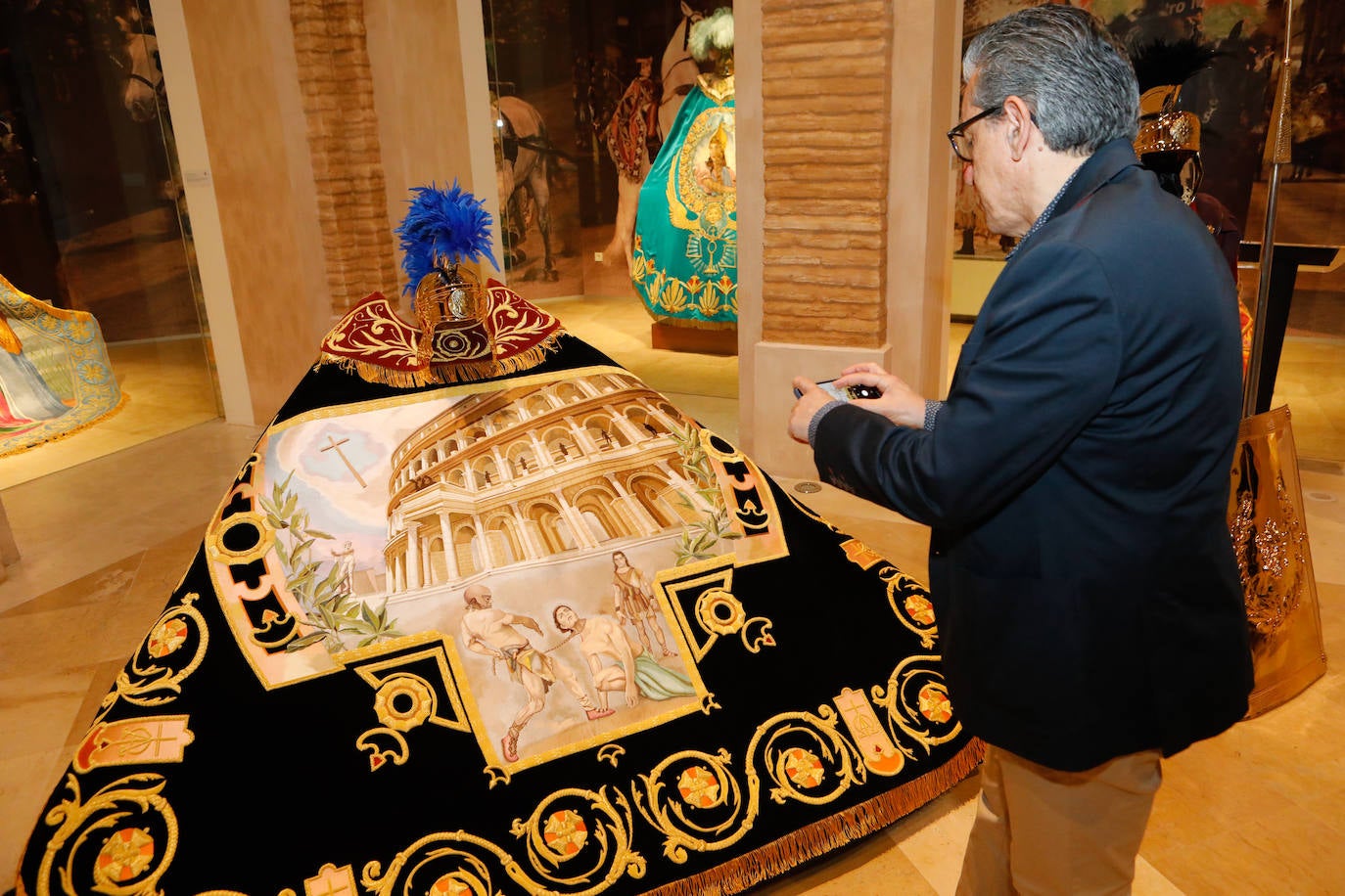 El Paso Azul de Lorca presenta sus nuevos bordados