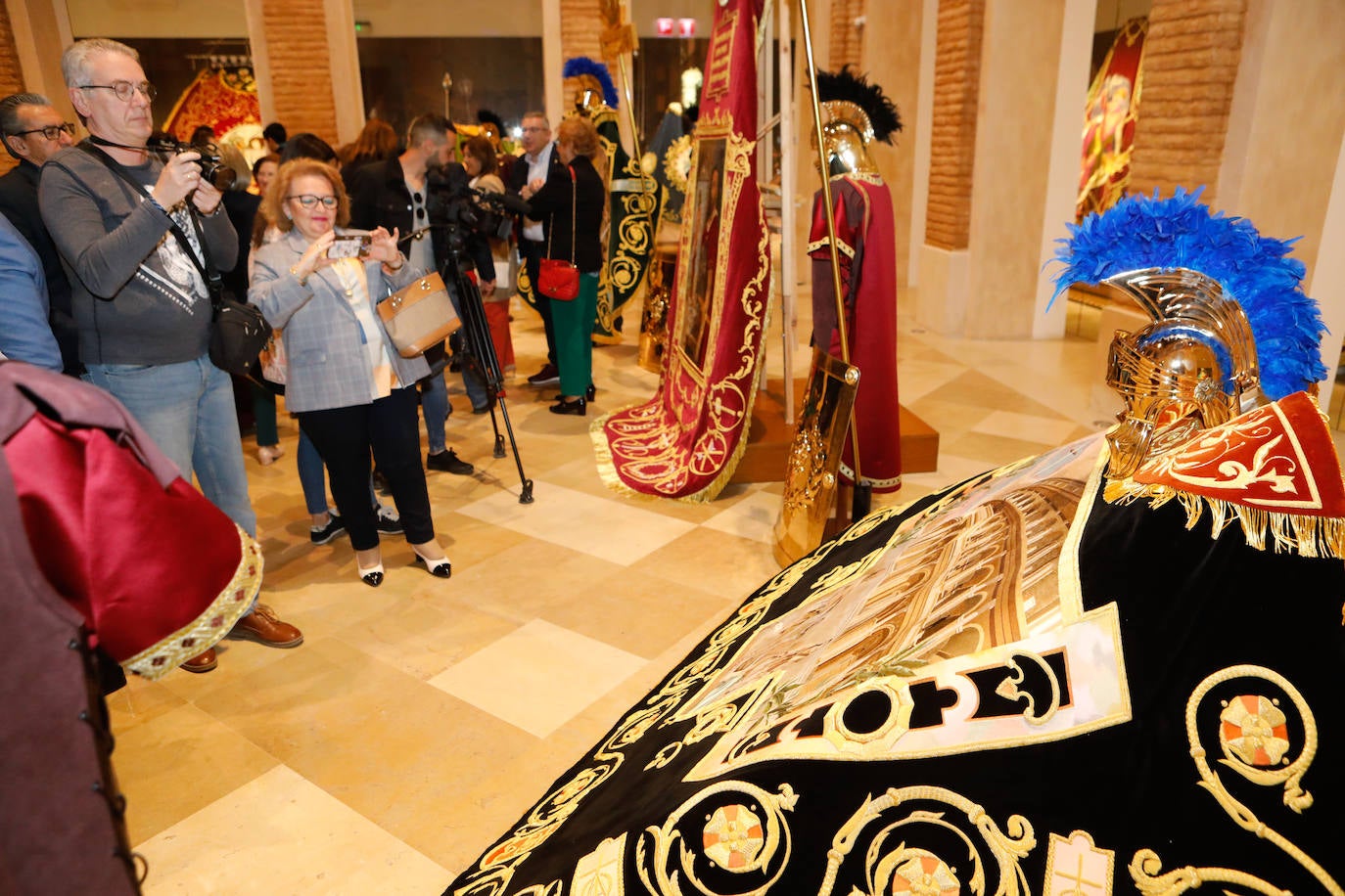El Paso Azul de Lorca presenta sus nuevos bordados
