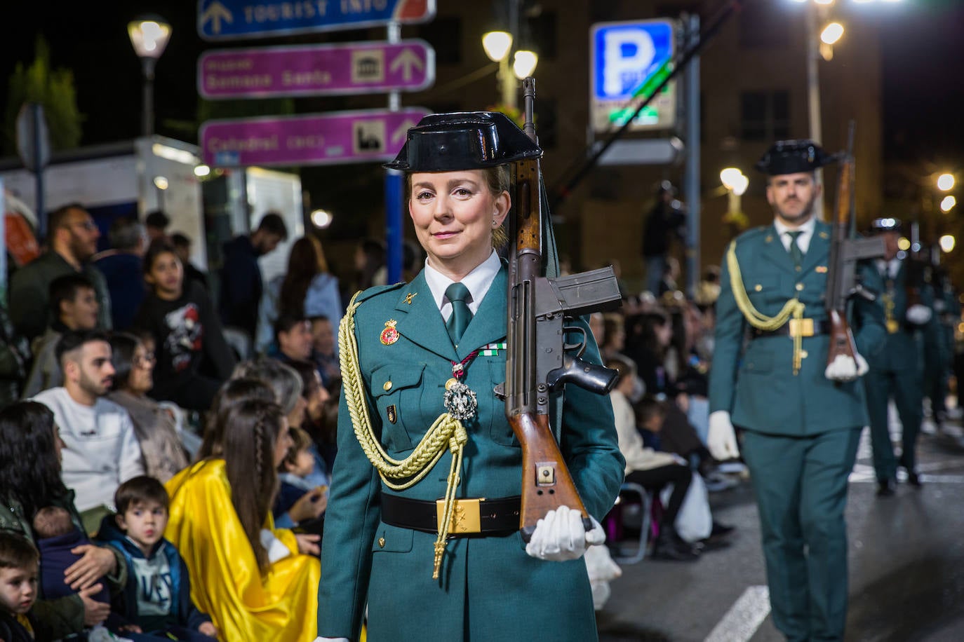 Militares, guardias civiles y armaos imprimen carácter marcial al Lunes Santo