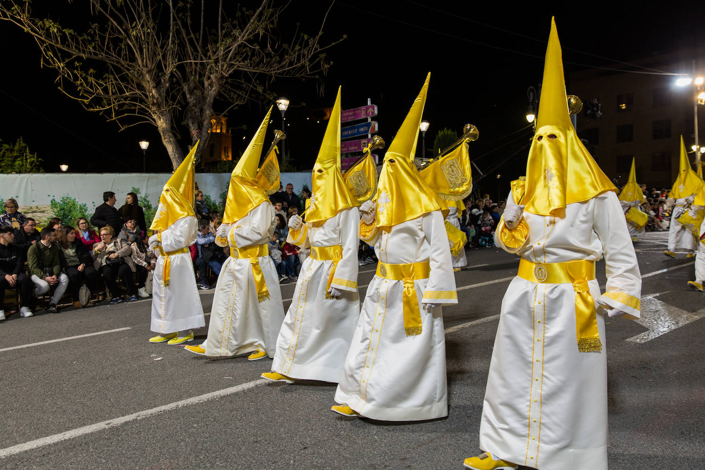 Militares, guardias civiles y armaos imprimen carácter marcial al Lunes Santo