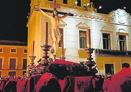 El Santísimo Cristo de la Sangre, de Cieza, en un momento del tradicional vía crucis ciezano.