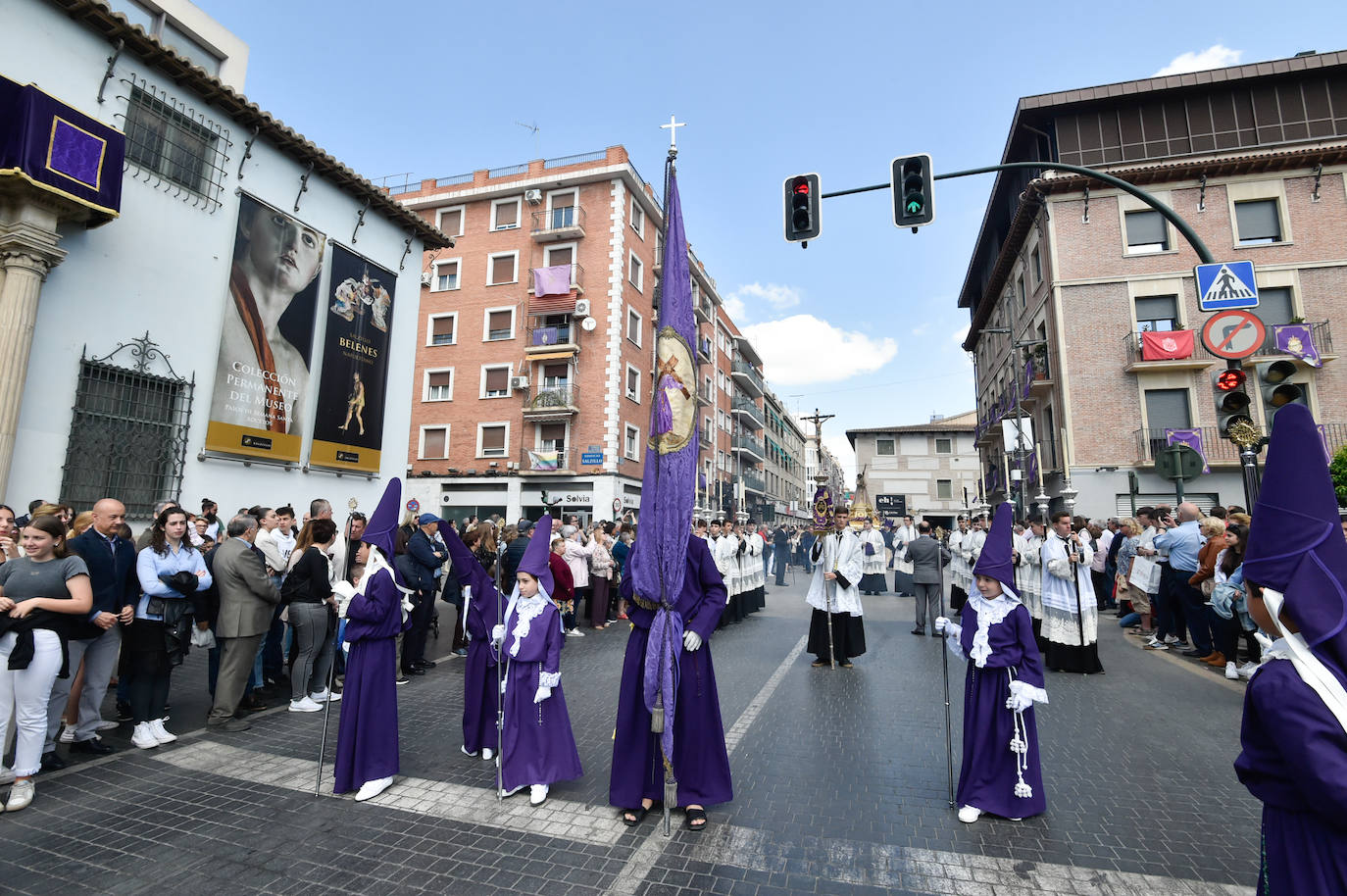 Multitudinario traslado de Nuestro Padre Jesús Nazareno