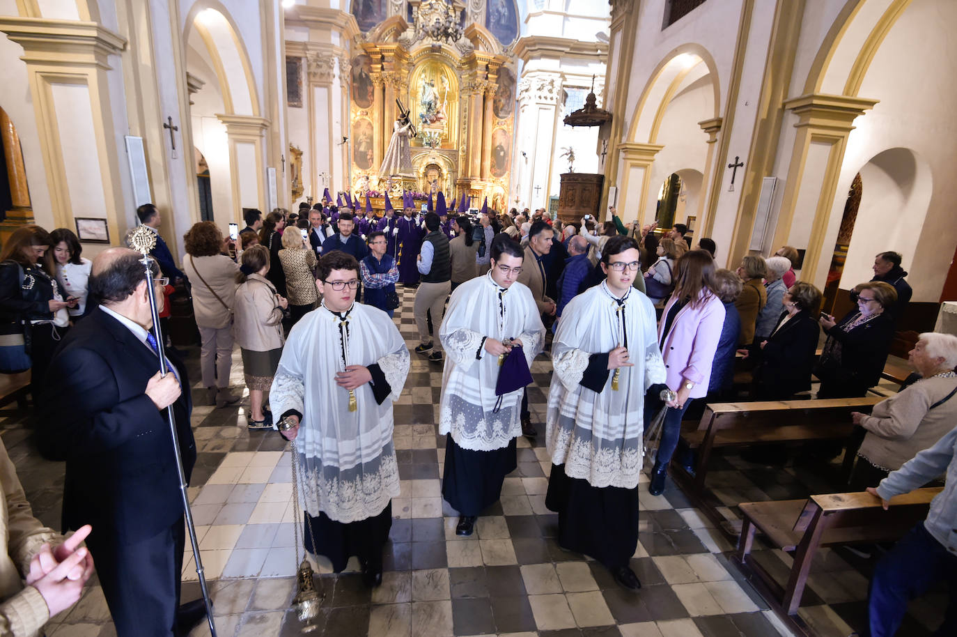 Multitudinario traslado de Nuestro Padre Jesús Nazareno