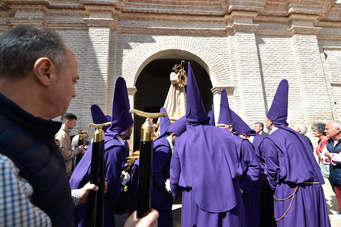 Multitudinario traslado de Nuestro Padre Jesús Nazareno