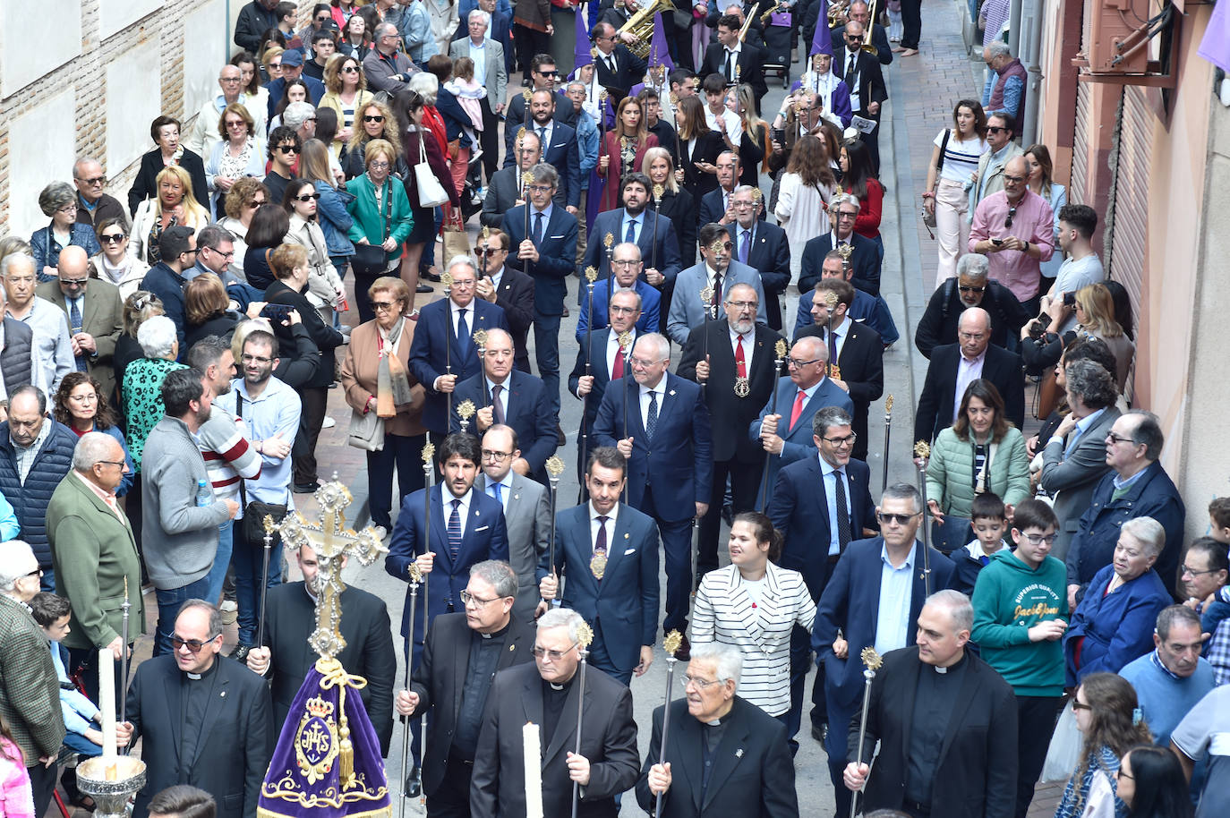 Multitudinario traslado de Nuestro Padre Jesús Nazareno