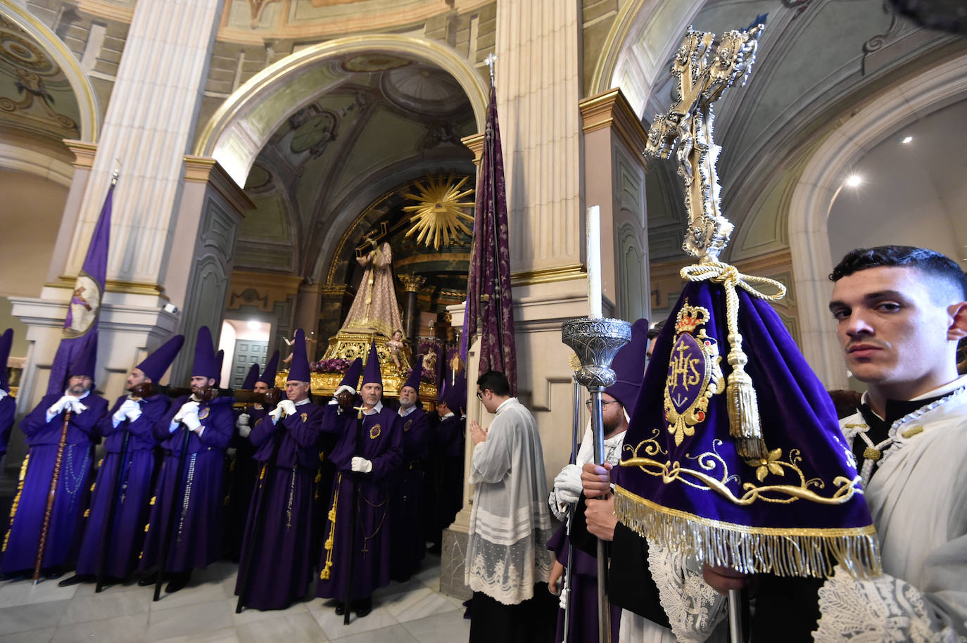 Multitudinario traslado de Nuestro Padre Jesús Nazareno