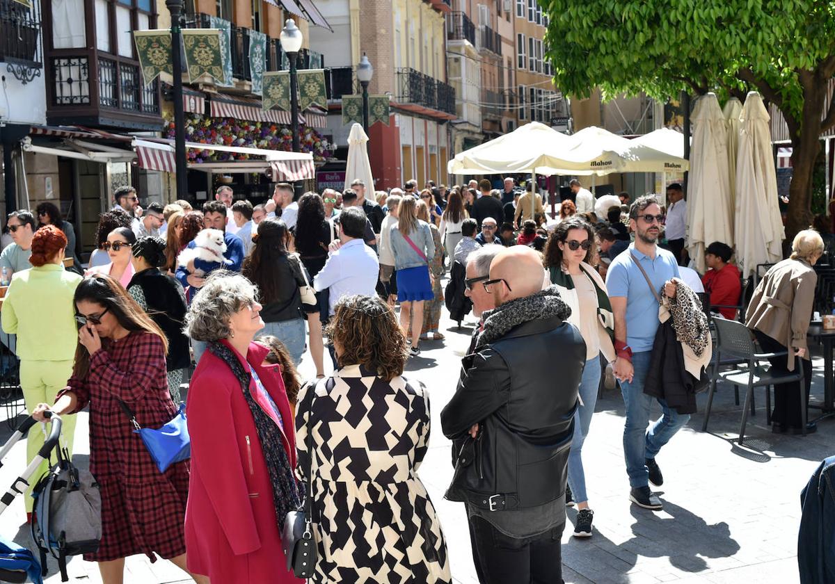 Las terrazas de Murcia se llenan en Jueves Santo