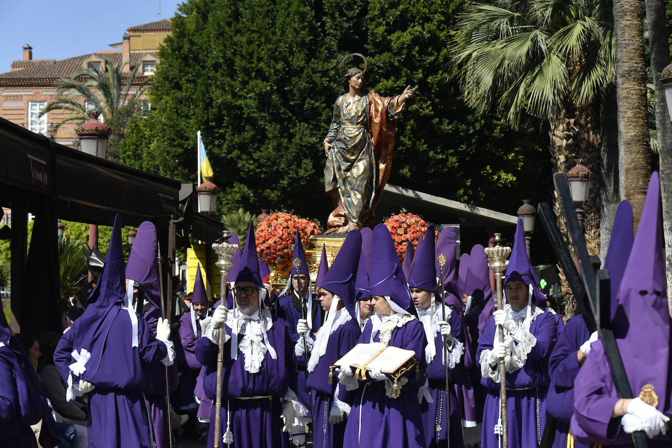 Los murcianos se emocionan con la procesión de Viernes Santo