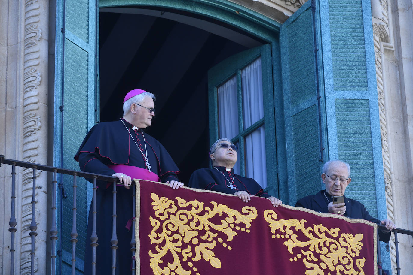 Los murcianos se emocionan con la procesión de Viernes Santo