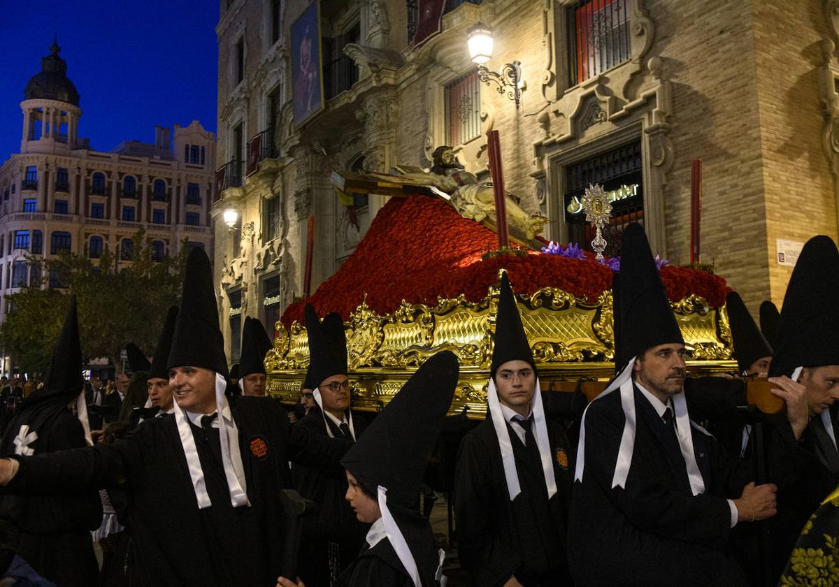 La procesión del Santo Sepulcro del Viernes Santo en Murcia, en imágenes