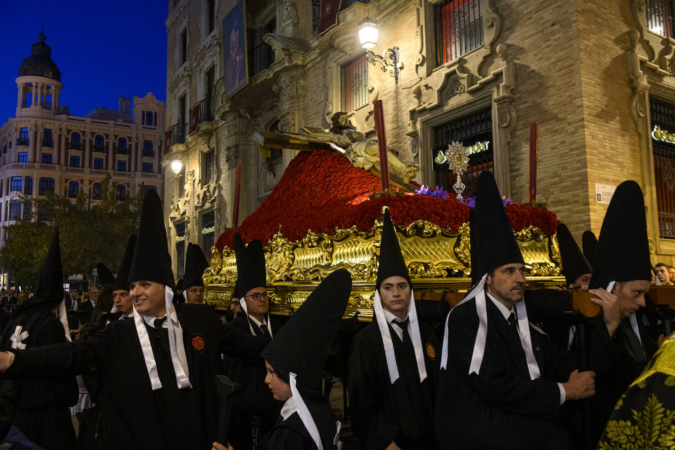 La procesión del Santo Sepulcro del Viernes Santo en Murcia, en imágenes