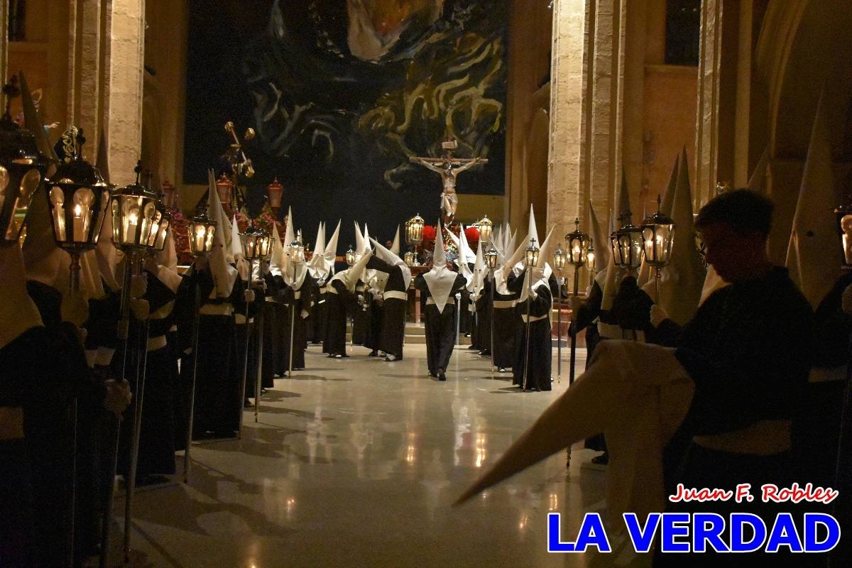 El Cristo de los Voluntarios inunda de solemnidad la medianoche