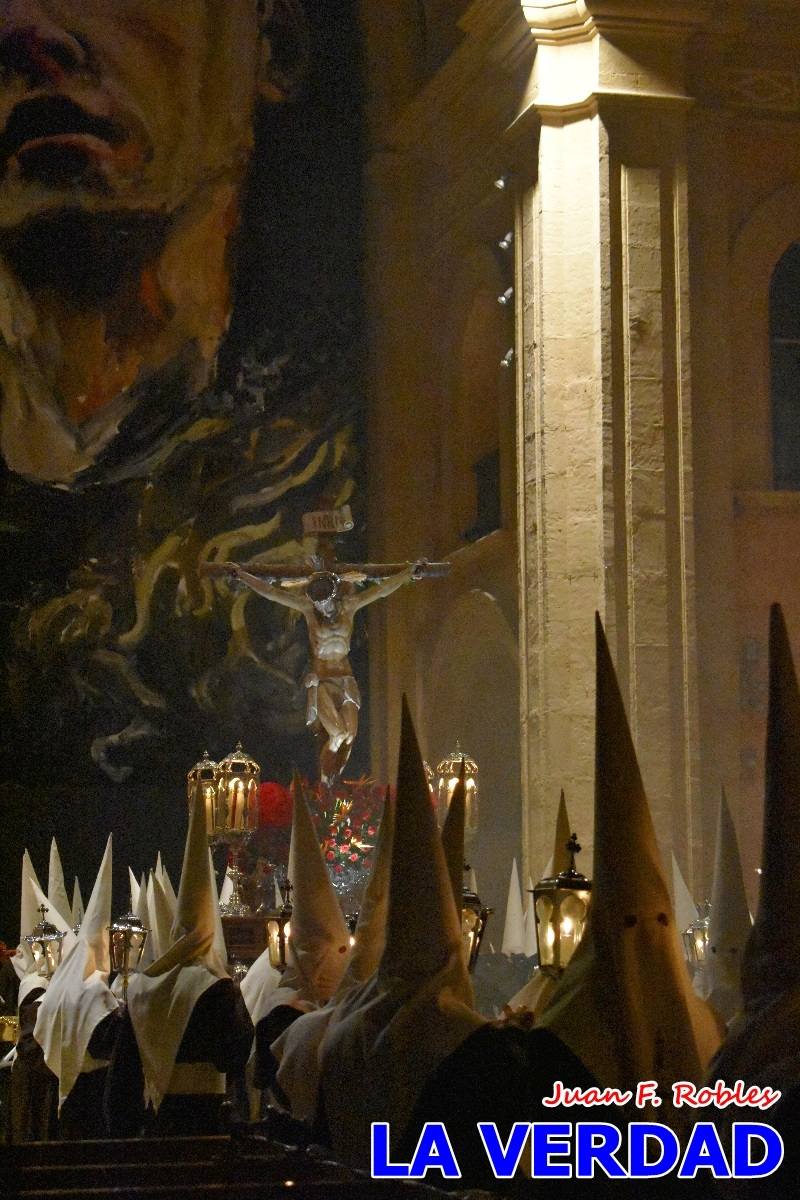 El Cristo de los Voluntarios inunda de solemnidad la medianoche